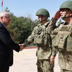 bakan guler sinira gitti lufa8YOl