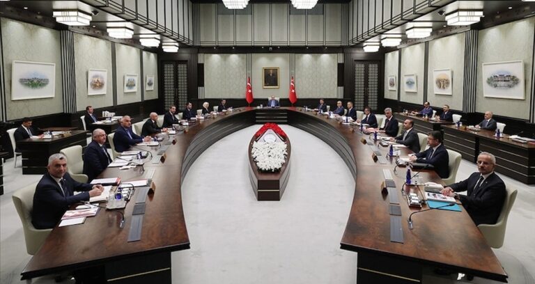 kabine-ahlatta-toplaniyor-7eS8MHxJ.jpg