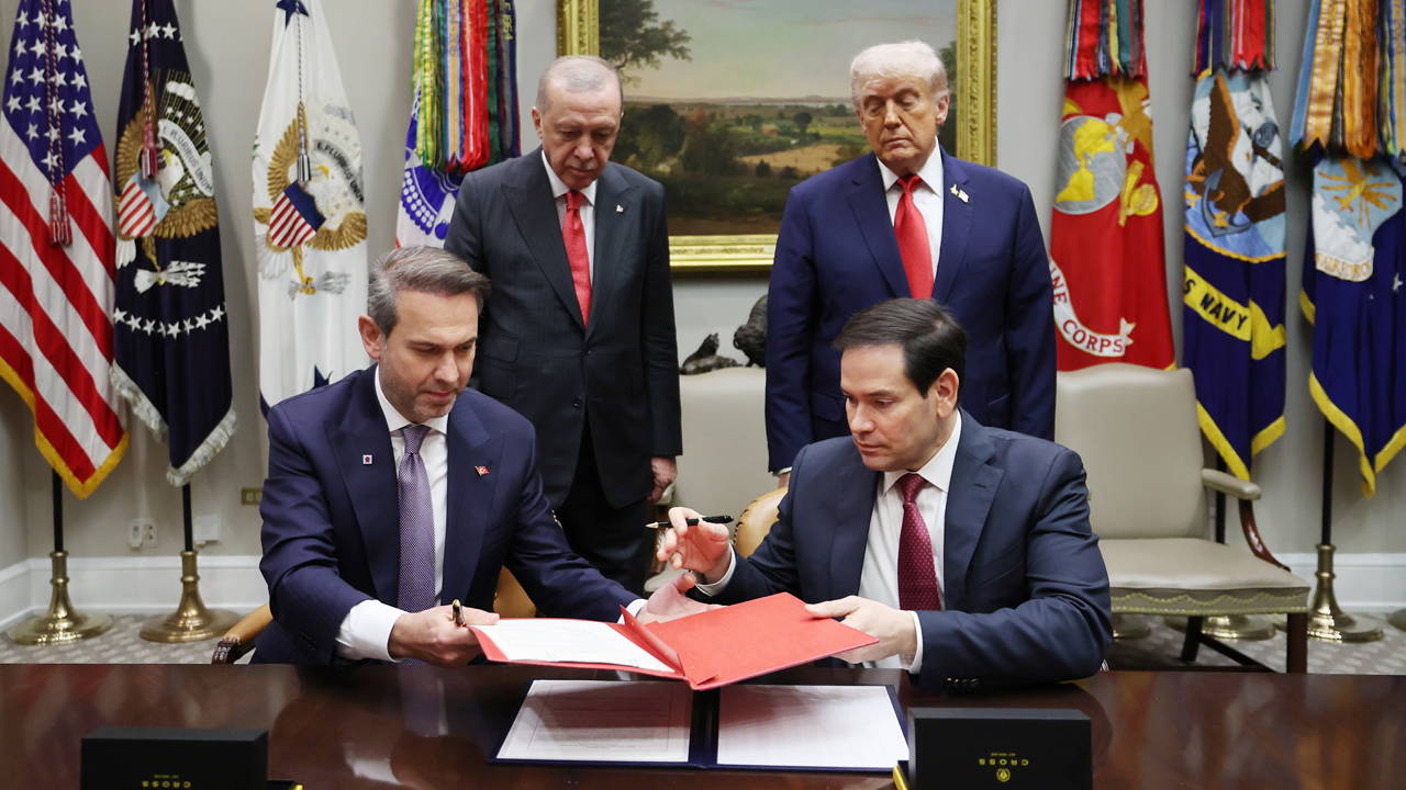 abd ile imzalanan nukleer anlasmaya tepki gosteren chpli yavuzyilmaz ne istediler de verdiniz dmyequaW