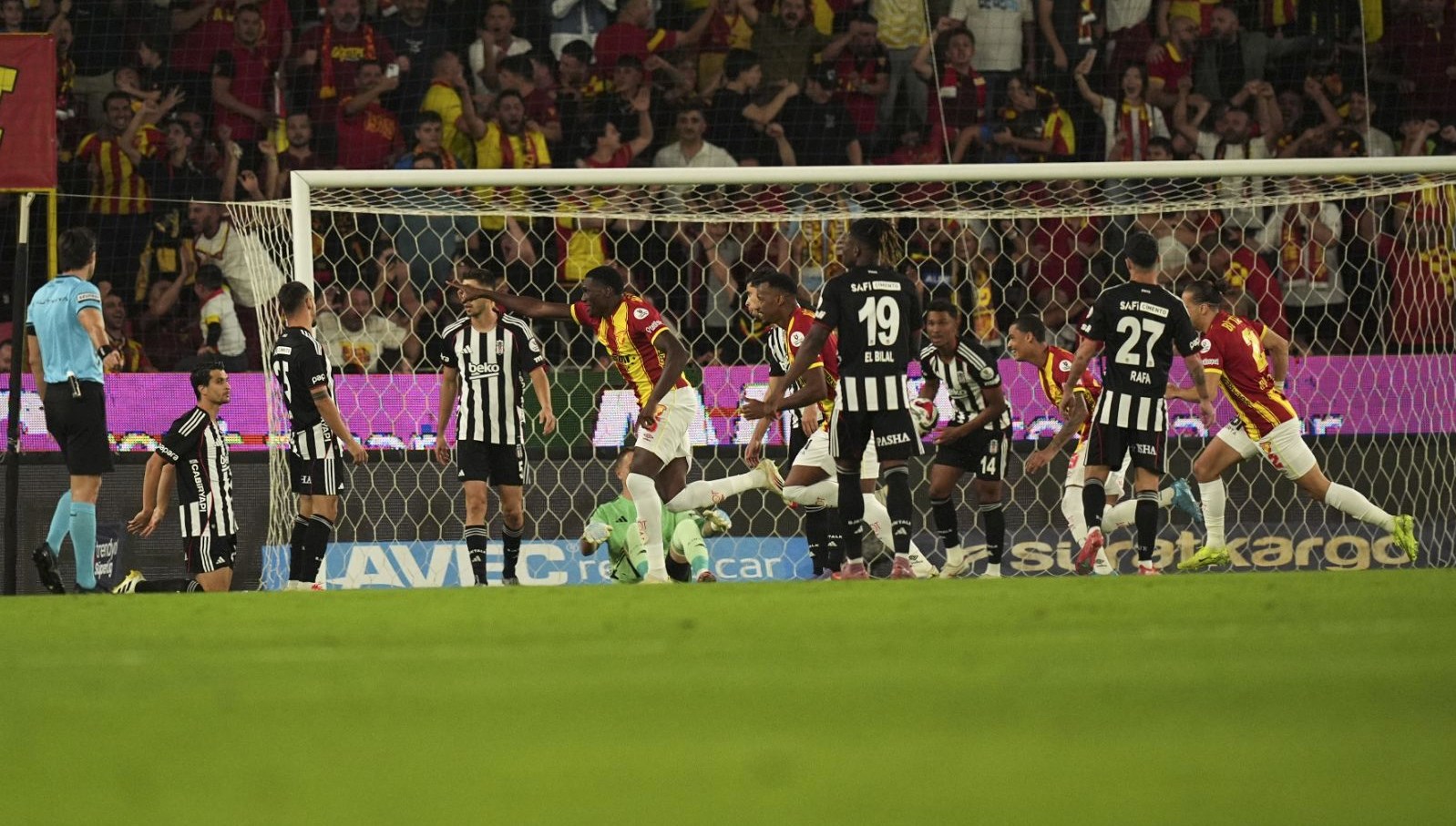 besiktasa izmirde soguk dus goztepeden farkli galibiyet Br5wujLP