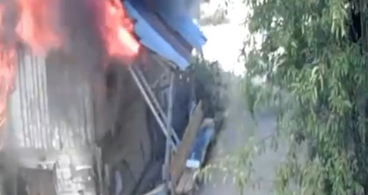 insanlik olmemis anne ve engelli oglunu kurtarmak icin yanan eve girdi PLfBFIes