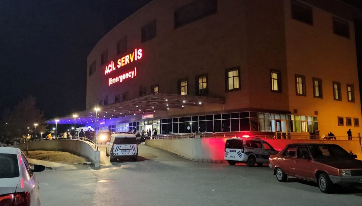 nevsehirde otomobil ile carpisan minibusteki yolcu oldu rRTBFqr3