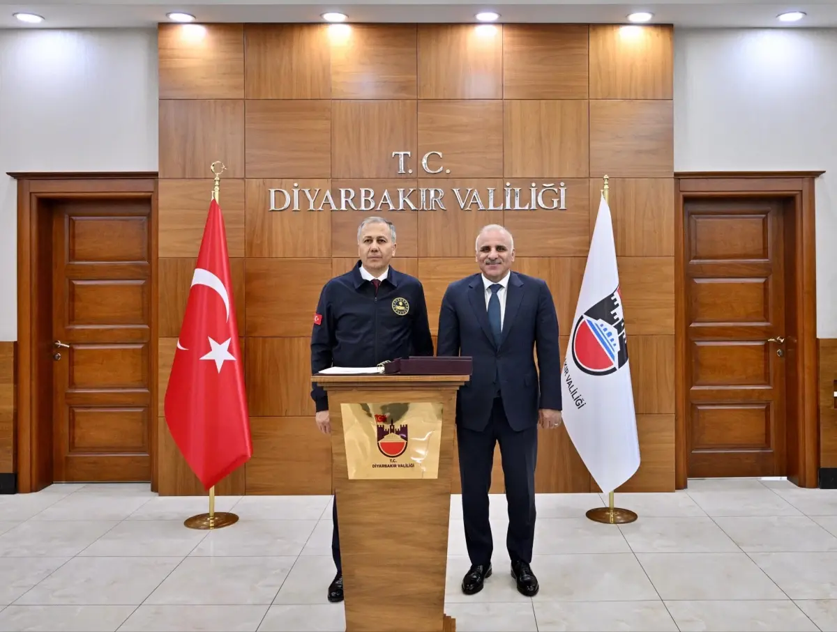 bakan yerlikayadan diyarbakir ziyareti 5iFBXIlu.jpg