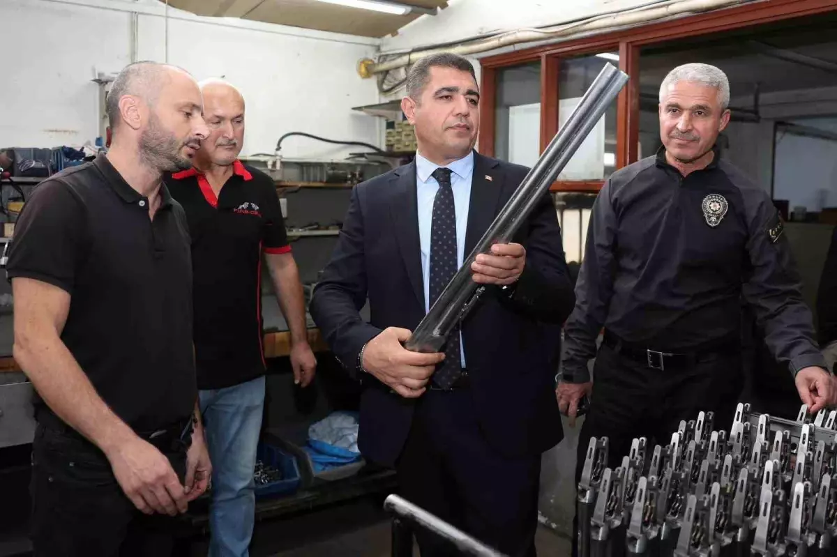 duzce valisi selcuk aslan av tufegi uretimi yapan firmayi ziyaret etti HilkRNmj