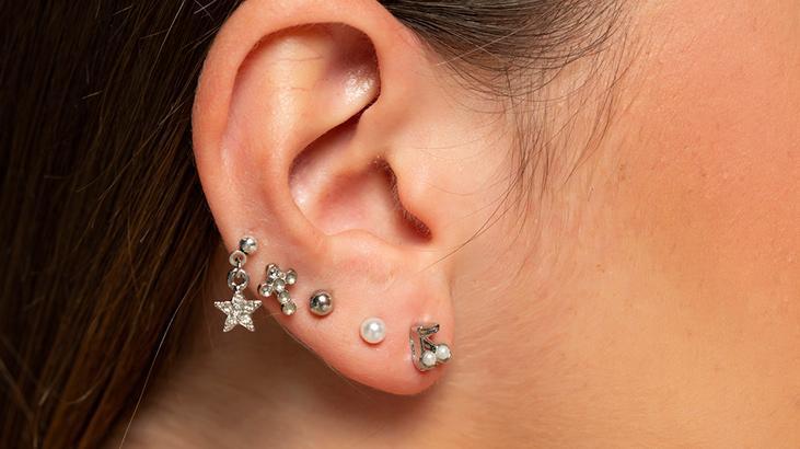 enfeksiyon ve isitme kaybi riski coklu piercing tehlikesi kulak memesini bile yirtiyor euqsvwxm.jpg