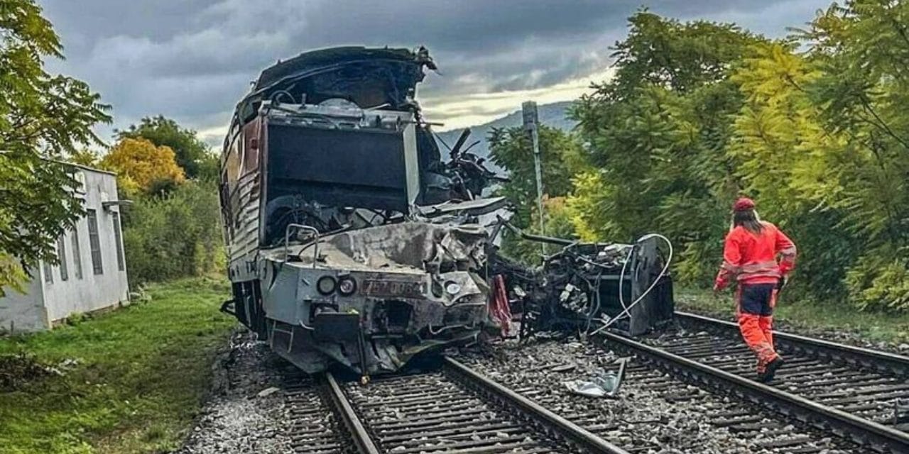 hizli trenler carpisti cok sayida yarali var Nd7dkyuN.jpg