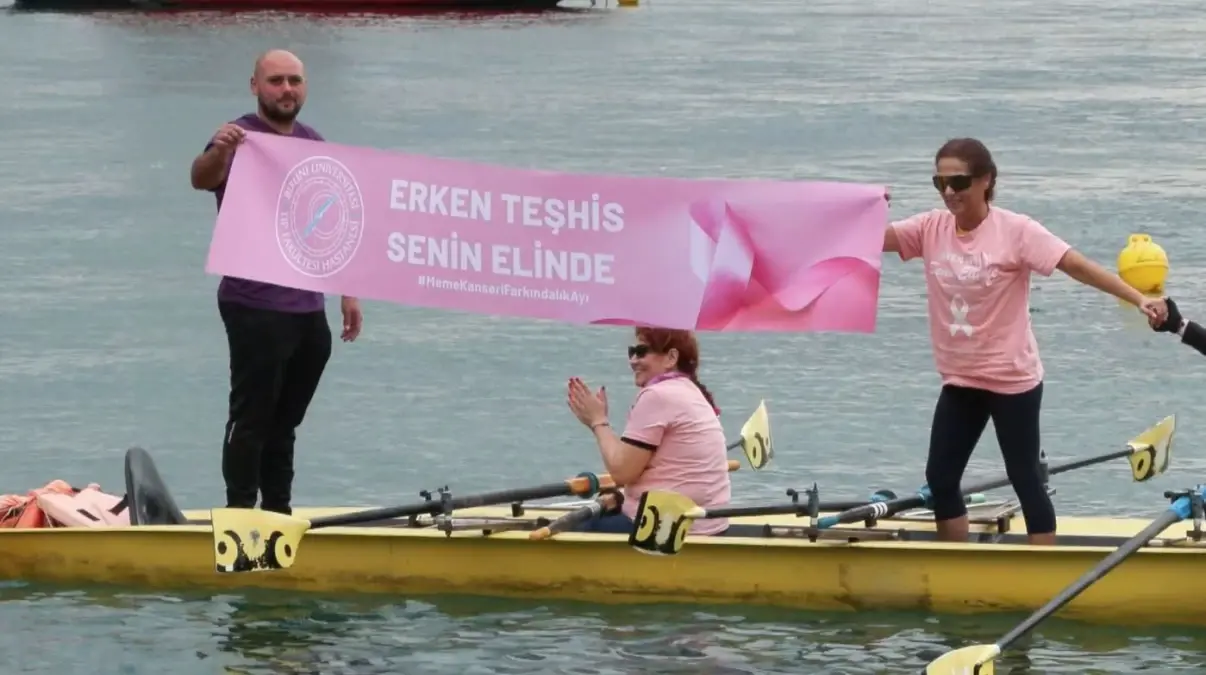 kadikoyde meme kanseri farkindaligi icin kurek etkinligi duzenlendi gCjEHlIv.jpg