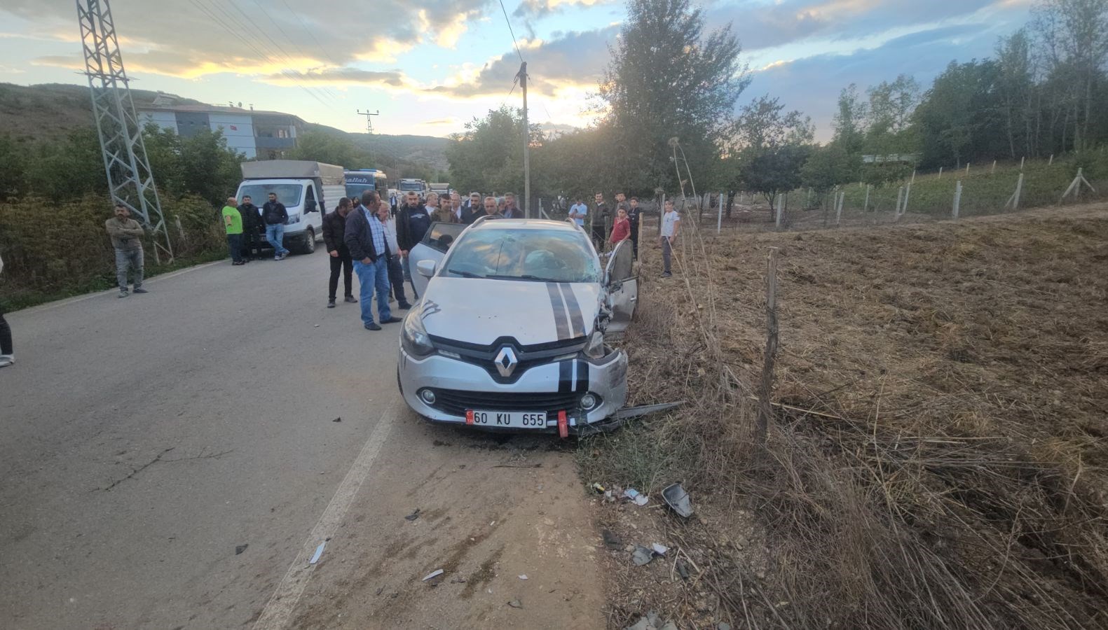 otomobil ile minibus carpisti 5 kisi yaralandi 94Jgea3V