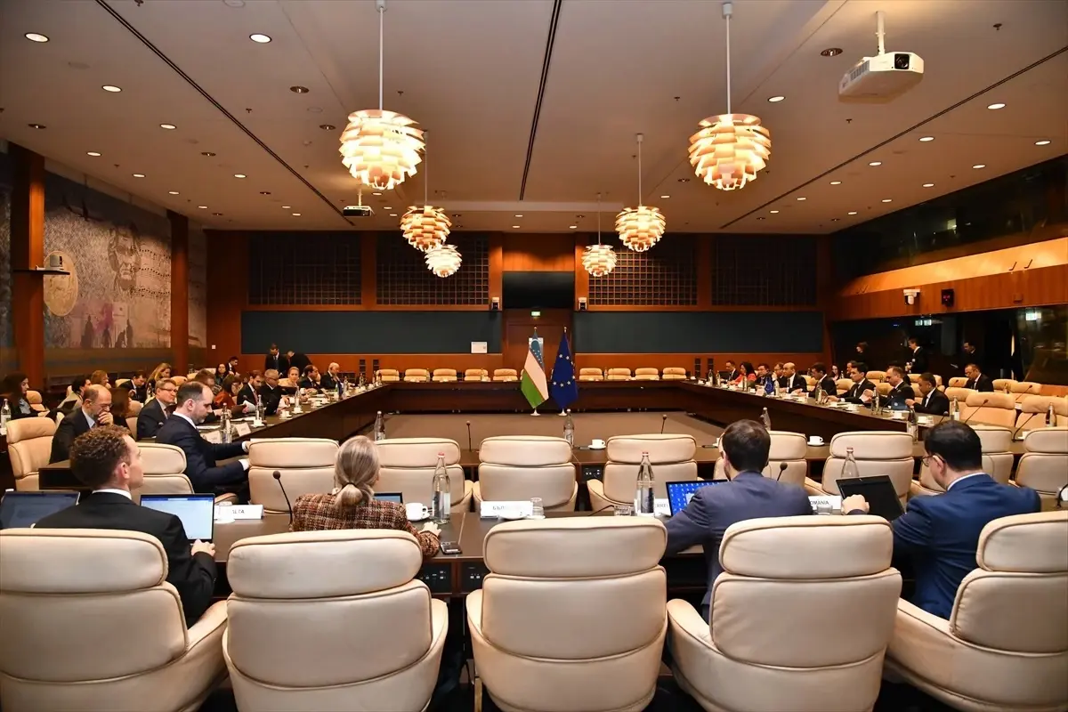 ozbekistan ab isbirligi toplantisi luksemburgda PC3DgIlv.jpg