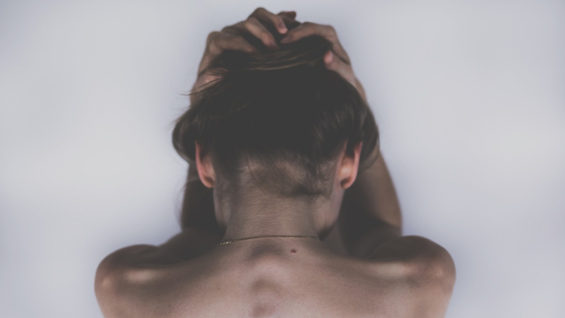 uzmani uyardi uykusuzluk ve alkol kume bas agrilarini tetikleyebilir rhklG2md.jpg