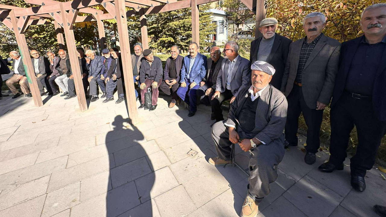 emekliler vanda konustu mezarimizi kazip gommeye tenezzul etmiyorlar ApqzXzCe.jpg