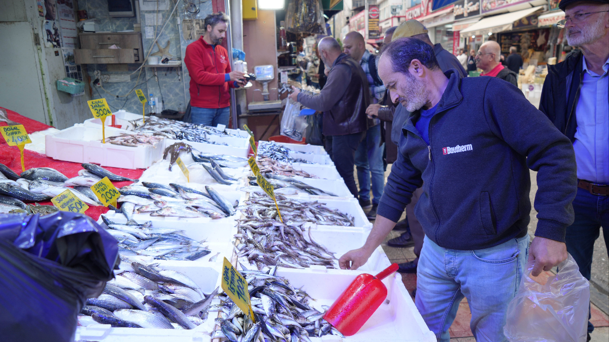 samsunda tezgahlardaki hamsi bollugu suruyor t5wYxz2n.jpg