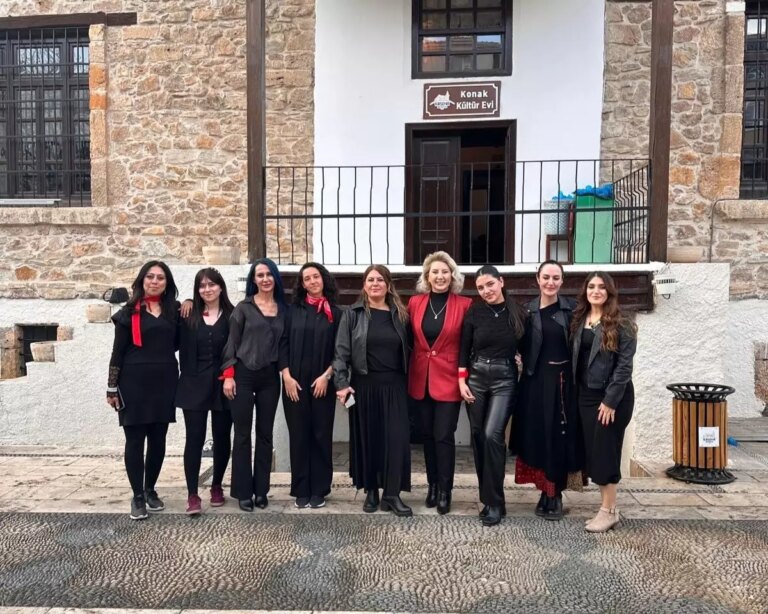 bahar-gelir-kirsehirdeki-kadinlarla-kultur-ve-sanat-bulusmasi-gerceklestirdi-2xlEpWSk.jpg