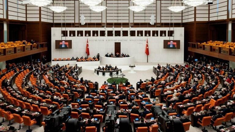 chpnin-madenciler-icin-arastirma-onergesi-akp-ve-mhp-oylariyla-reddedildi-cTdUkMtS