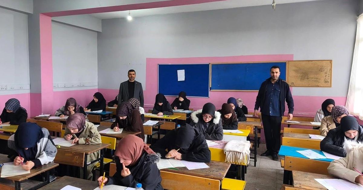 Gençler Umre İçin Bilgi Yarışmasında Ter Döküyor