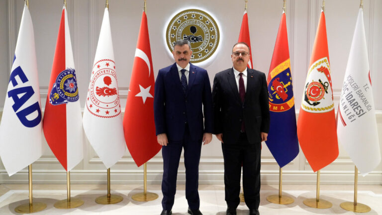 bakan-ciftci-ankara-valisi-canbolati-kabul-etti-kfDT3Zeb