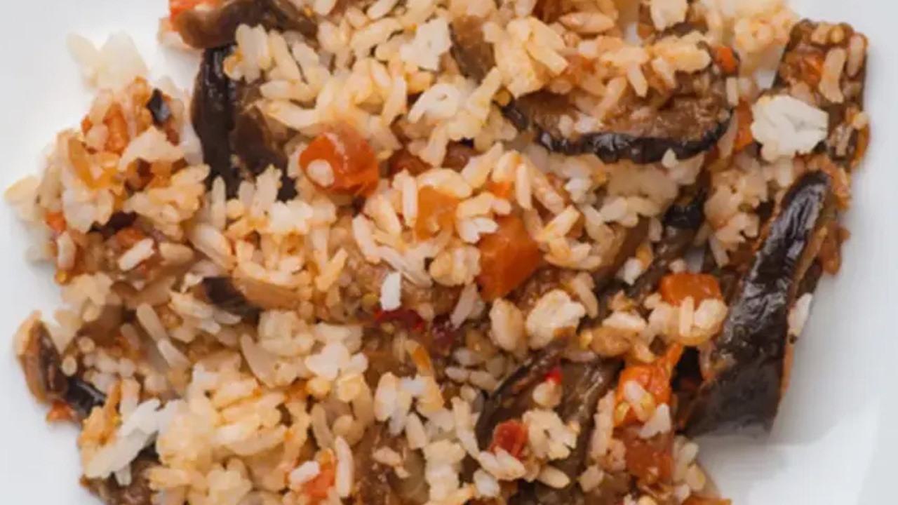 patlicanli-pilav-hem-ekonomik-hem-cok-lezzetli-q33kg5aR