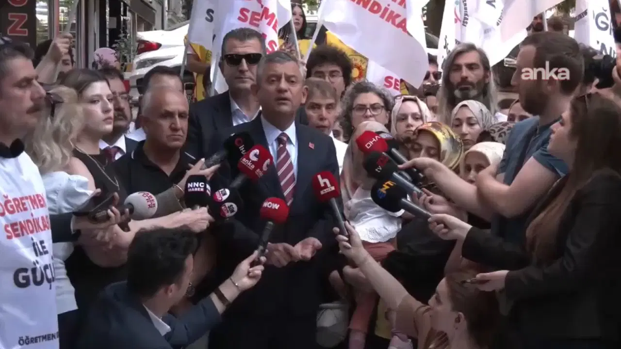 Özgür Özel, Öğretmenlerin Açlık Grevine Destek Verdi